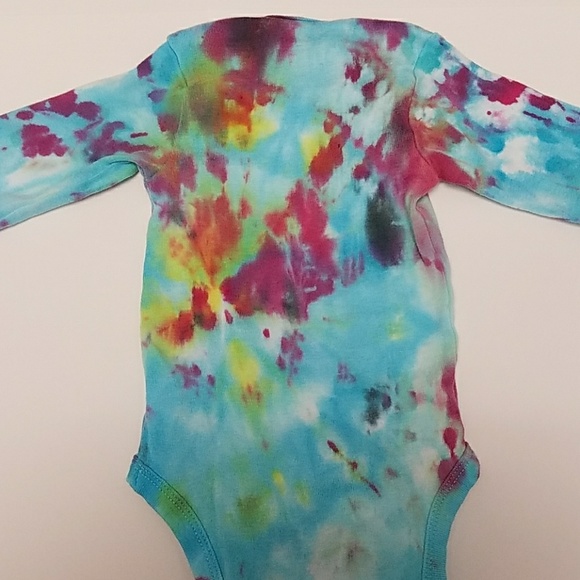 Tie-dyed Gerber onesie 3 to 6 months - Picture 4 of 5